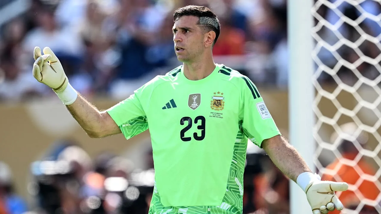 Chelsea sichert sich argentinischen Ex-Weltmeister Martínez von Aston Villa