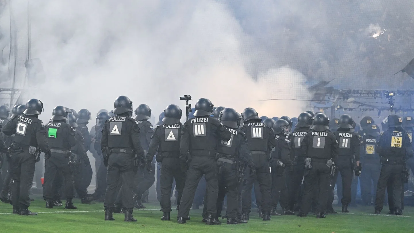 Mannheim: Ermittlungen gegen Polizisten nach Pyrotechnik-Vorfall im DFB-Pokal