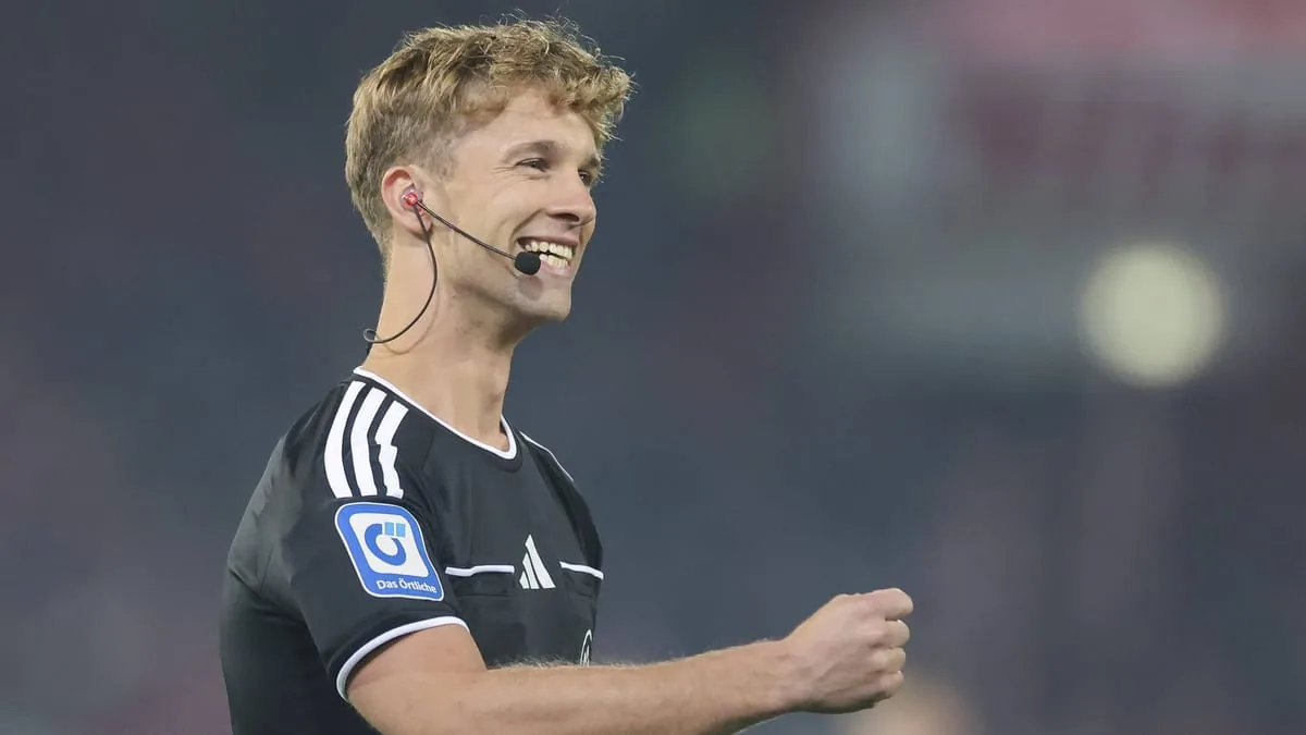 Schalke gewinnt in Berlin nach Schiedsrichterwechsel und Spielunterbrechung image 1
